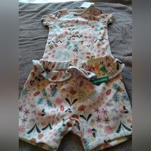 NWT 2 piece Toddler Girl set Bodysuit and shorts size 6-9 months